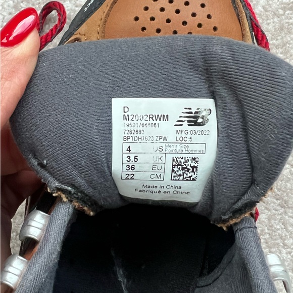 New Balance M2002 - Picture 5 of 5